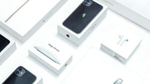 Apple AirTag vs. Tile: A 2026 Comparison for Finders