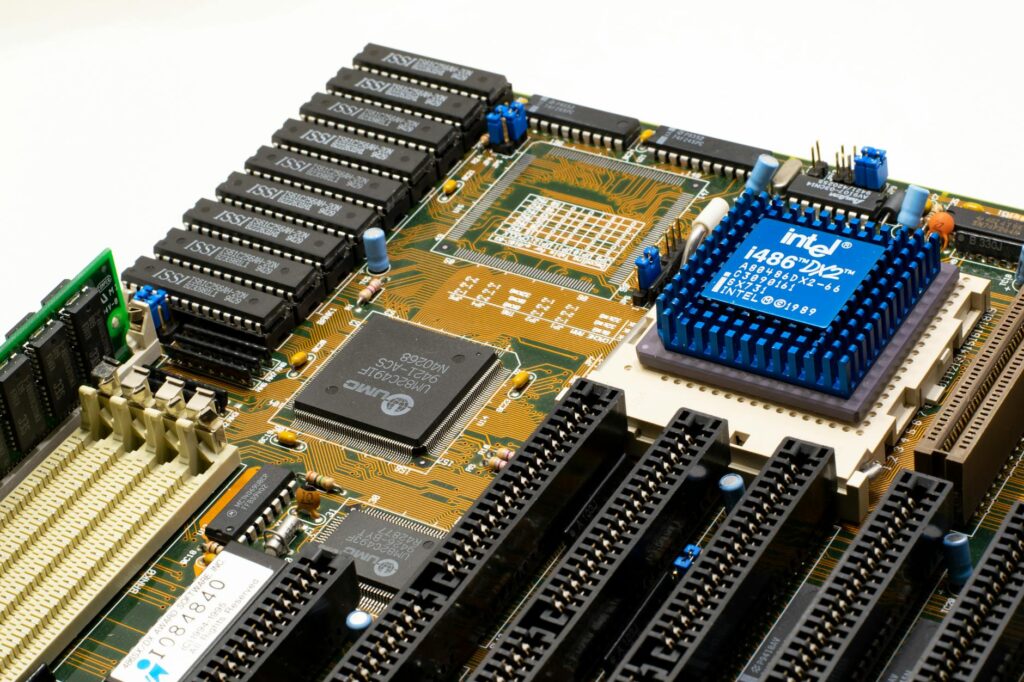 Intel Atom vs. ARM for Android Devices: Chipset Guides 2026