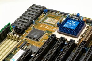 Intel Atom vs. ARM for Android Devices: Chipset Guides 2026