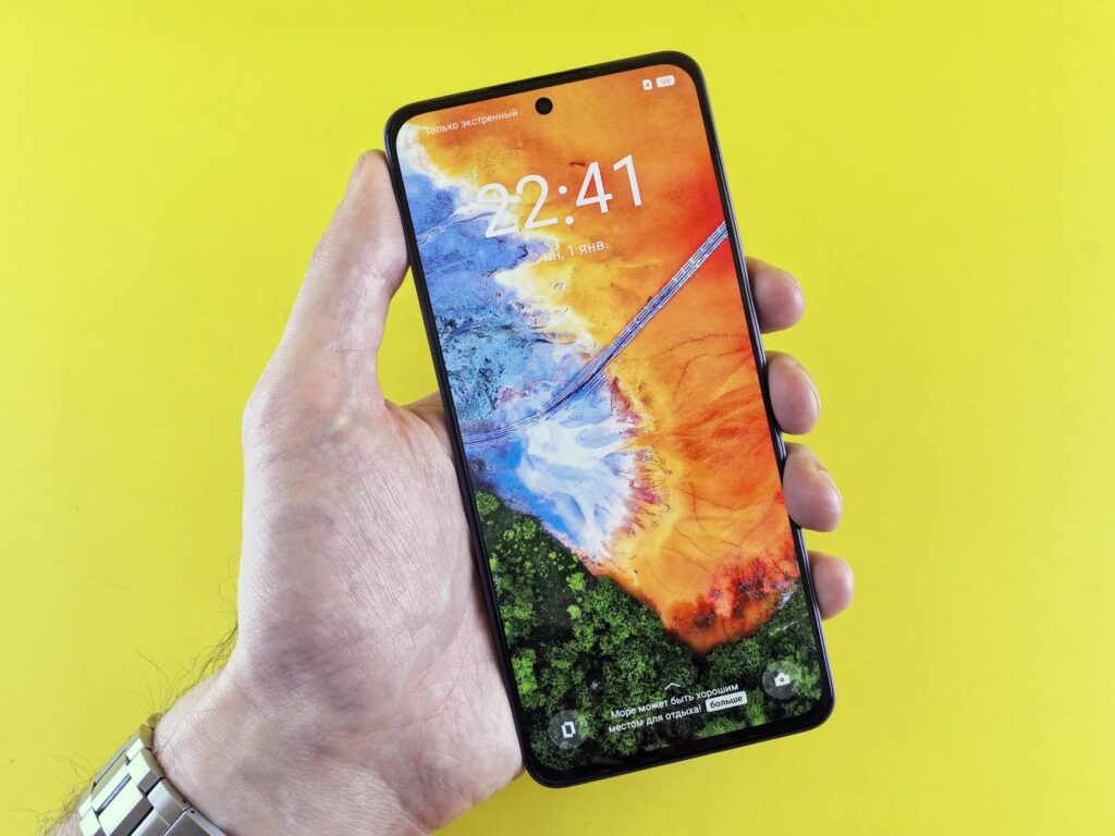 OLED vs. LCD Displays in 2026: Your Mobile Screen Choice