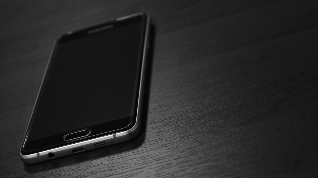 OLED vs. LCD Mobile Displays: What’s New in 2026?