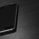 OLED vs LCD phone screen comparison