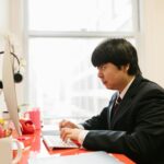 person at computer setting out of office message